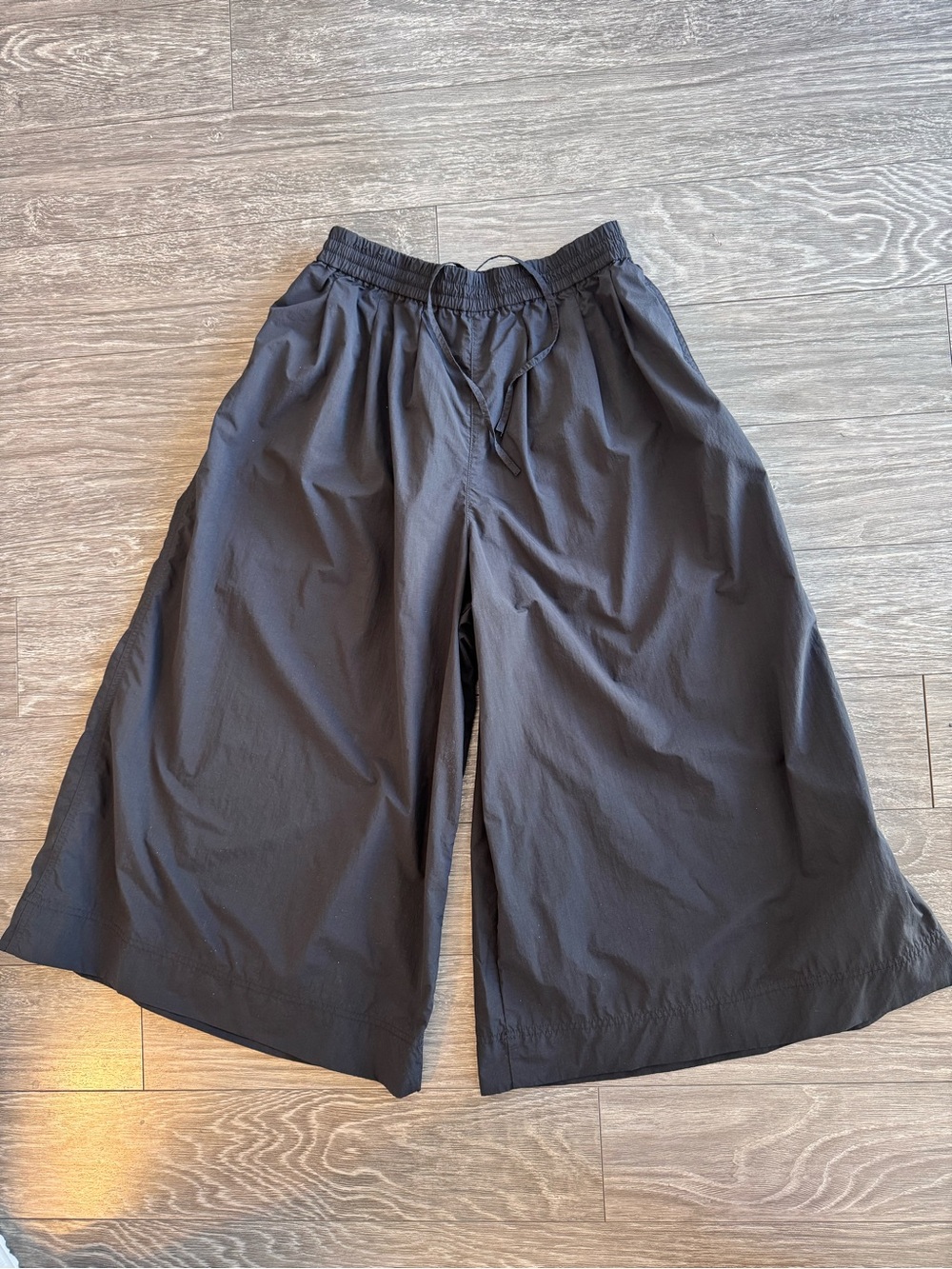 UNIQLO Nylon Culottes size S - Picture 3 of 4